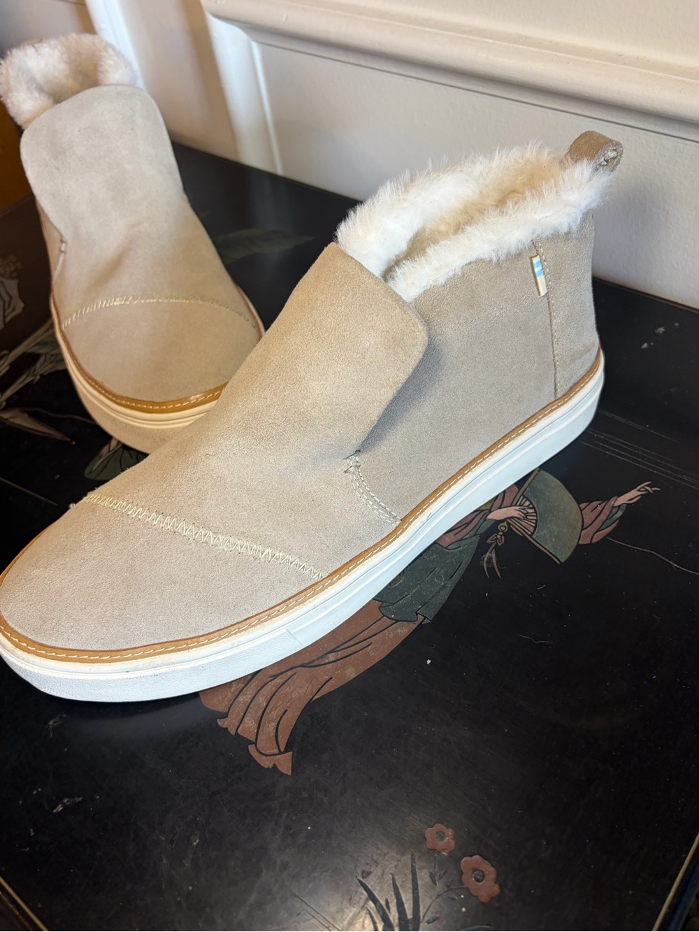 Toms Women’s Shearling-Lined Ankle Booties - Beige - Picture 6 of 8